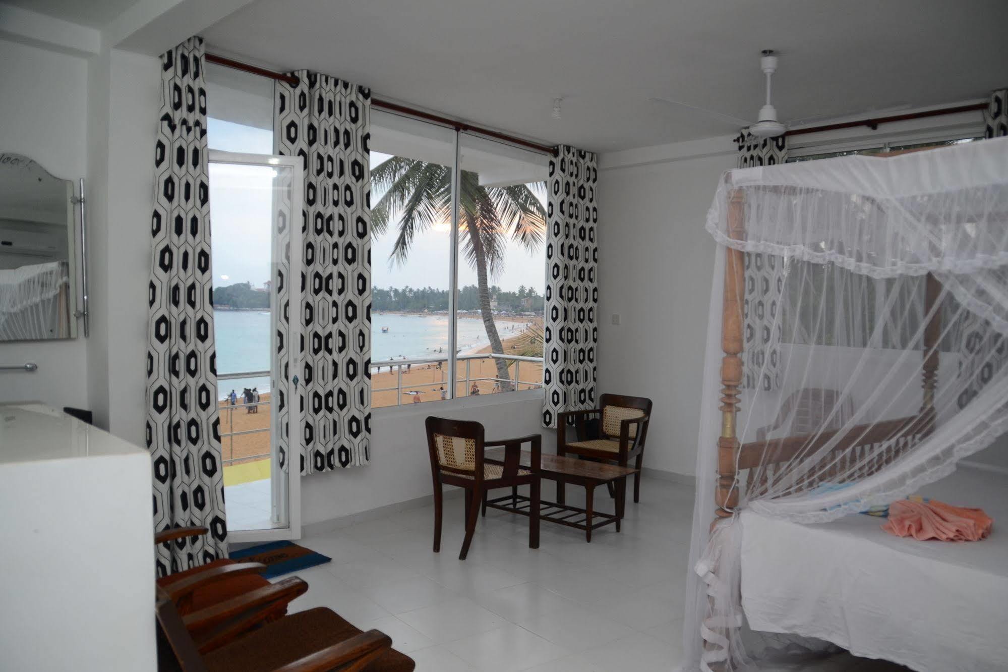 Surfcity Guesthouse Unawatuna Ngoại thất bức ảnh